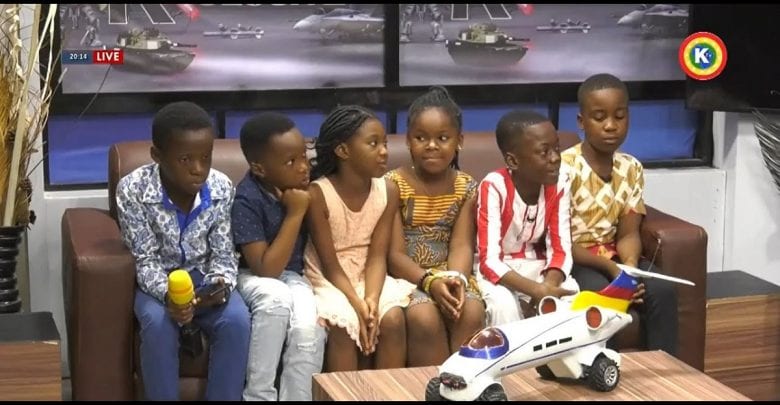 Ghana/ Inspiration: 7 Enfants Fabriquent Une ”Voiture Avion” Contrôlée Par Une Application