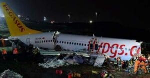 Istanbul: Un Avion Dérape Sur La Piste Et Se Brise En Deux…Plusieurs Morts Et Blessés! Vidéo