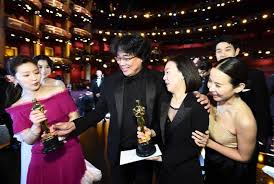 Le Réalisateur Sud Coréen Bong Joon Ho Rapporte 4 Oscars 2