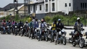 Les Taxi-Motos De Lagos Refusent De Quitter Les Rues