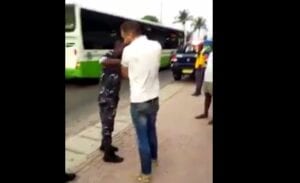 Côte D&Rsquo;Ivoire : Un Libanais Donne Une Bonne Gifle À Un Policier