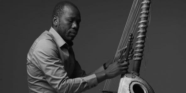 Mali Ballaké Sissoko Virtuose De La Kora Privé De Son Instrument Douanes Américaines