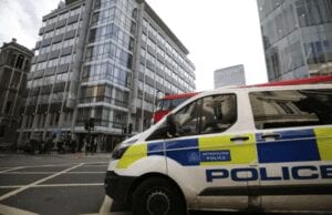 Royaume-Uni : La Police Abat Un Terroriste Qui A Poignardé Plusieurs Personnes À Londres