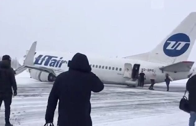 Russie Un Boeing frôle le pire atterrissant sur le ventrenord du pays - Russie : Un Boeing frôle le pire en atterrissant sur le ventre dans le nord du pays
