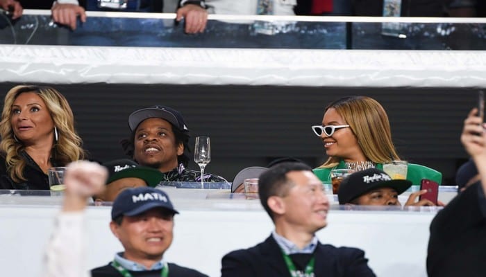 Super Bowl: Voici Pourquoi Jay Z Et Beyonce Sont Restés Assis Pendant L’hymne Américain