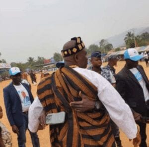 Meeting De Campagne De Faure Gnassingbé : Un Chef Traditionnel Fouillé Comme De Vulgaire Individu