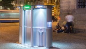 France: Apparition D&Rsquo;Une Nouvelle Toilette Urbaine High- Tech