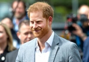 Le Prince Harry Se Bat Fermement  Contre Sa Calvitie