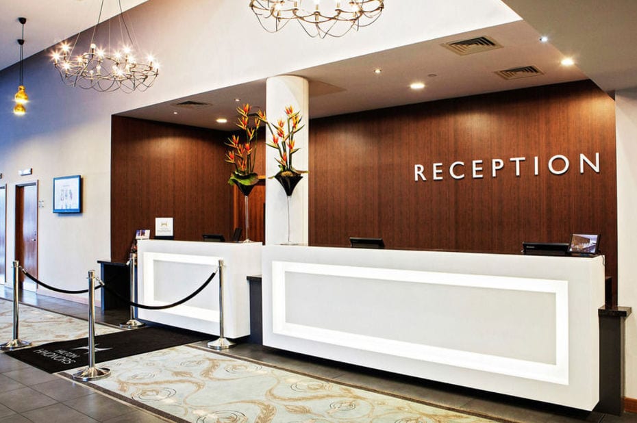 Reception D Un Hotel 1