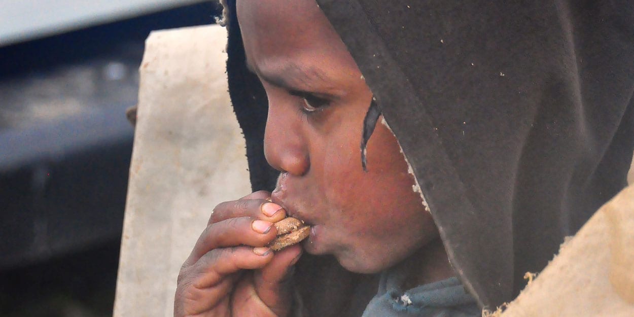A Kinshasa Les Petites Filles Sans-Abri N’ont Pas D’autre Alternative Que La Prostitution Pour Survivre
