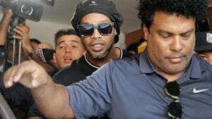 Arrestation Pour Détention De Faux Passeport : Voici Ce Que Risque Ronaldinho