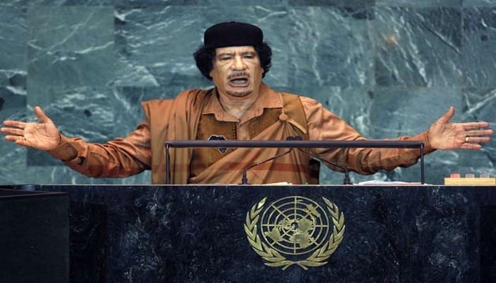Colonel Kadhafi: “Ils vont créer le virus, faire semblant de trouver la solution, et vendre les antidotes”