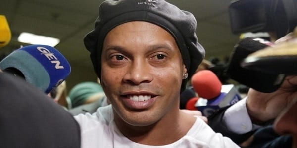 En Prison Ronaldinho Marque 5 Butsremporte Un Tournoividéo