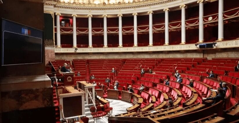 France Le Parlement Adopte Le Projet De Loi Durgence Sanitairedes Couvre Feux Plusieurs Communes