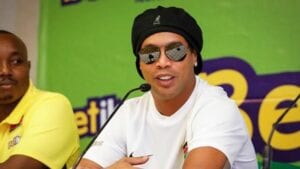 Paraguay : Ronaldinho Est Presque Dans Un Hôtel