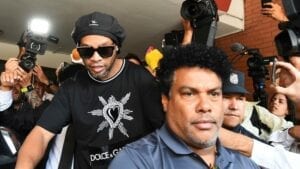 Un Ex-International S&Rsquo;En Prend Au Frère De Ronaldinho