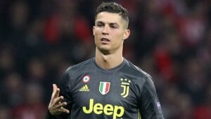 Coronavirus : Cristiano Ronaldo Pourrait Voir Son Salaire Diminuer Considérablement