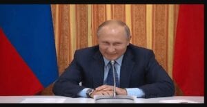 Russie: Vladimir Poutine Signe Une Loi Qui Pourrait Le Maintenir Au Pouvoir Jusqu’en 2036