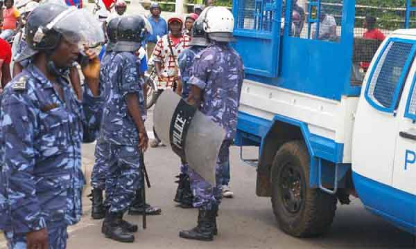 Togo Des Malfrats Armés Neutralisés Par La Police Doingbuzz