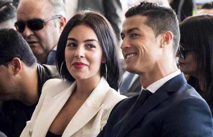 Coronavirus : La Femme De Cristiano Ronaldo Devrait-Elle Être Mise En Quarantaine?