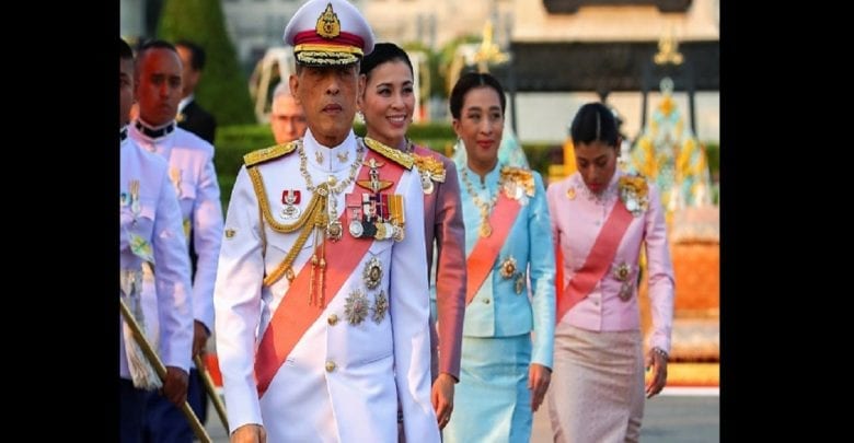 Allemagne: Confiné avec 20 femmes, le roi thaïlandais effectue un aller-retour express dans son pays