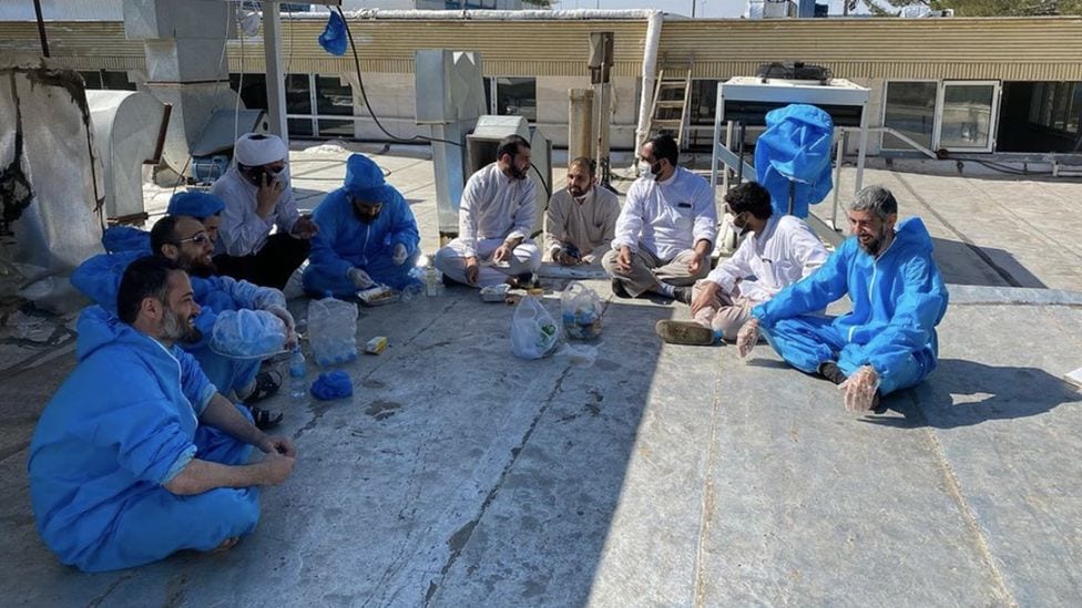 Covid 19 En Iran Ces Volontaires Qui Lavent Les Cadavres Des Victimes Doingbuzz 1