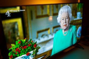 Voici Pourquoi Elizabeth Ii Était Habillée En Vert Lors De Son Allocution