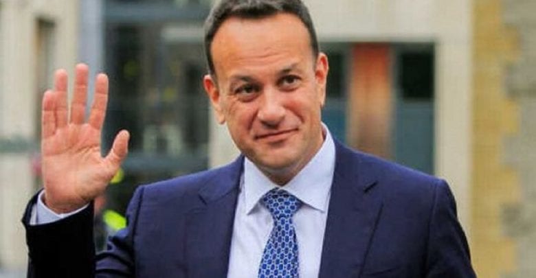 Irelande: Le Premier ministre reprend son travail de médecin pour combattre le Covid-19
