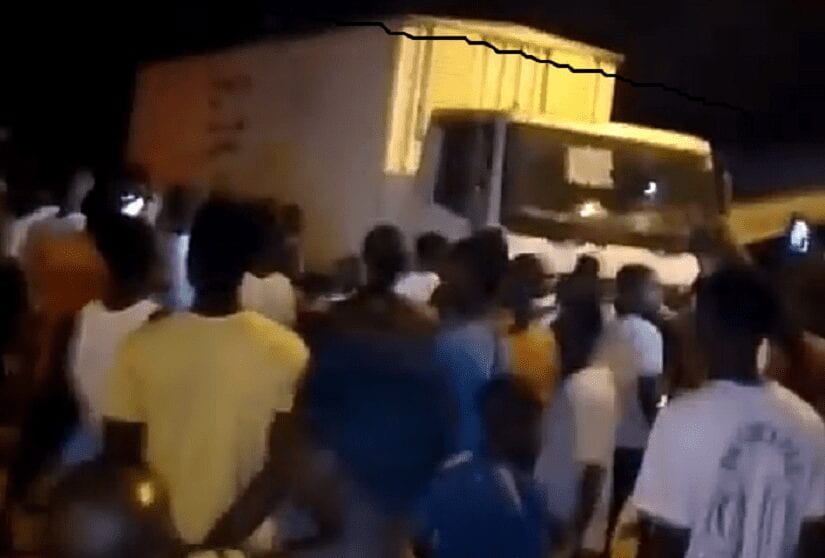 La Psychose Du Test Du Vaccin Covid-19 En Côte D’ivoire S’est Emparée Des Ivoiriens : Un Camion De Médicament Pris À Partie À Bangolo