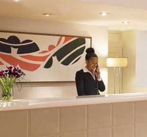 Hotel Recrute Des Réceptionnistes