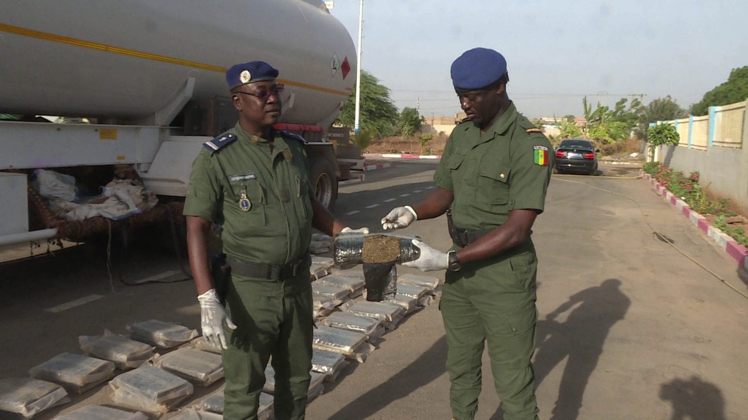 Sénégal 180 Kg De Drogue Saisis En Plein Couvre Feu À Mbour 2 Trafiquants Arrêtés