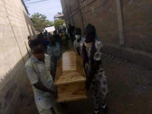 Couvre-Feu Au Togo : Une Femme Enceinte Serait Morte Après Être Battue Par La Police