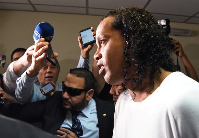 Ronaldinho brise le silence sur l’affaire de faux passeports