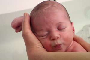 Une Fillette De 12 Ans Donne Naissance À Son Premier Bébé