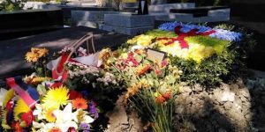 Algérie : Le Chanteur Idir Repose Au Cimetière Parisien Du Père Lachaise