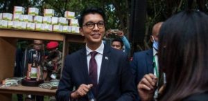 Artemisia : Andry Rajoelina, Vrp En Afrique Du Covid-Organics