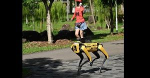 Covid-19: Singapour Déploie Un «Chien» Robot Pour Faire Respecter La Distanciation Sociale (Photos)