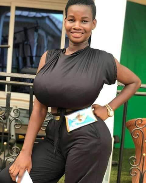 Ghana Pamela Obame Possède Les Plus Gros Seins Du Pays Photos