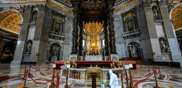 Italie La Basilique Saint Pierre Rouvre Ses Portes