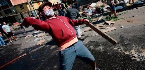 Manifestation Violente Causée Par La Faim Au Chili