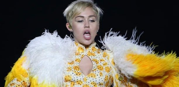 Miley Cyrus reconnaît être “privilégiée” face à la crise du coronavirus