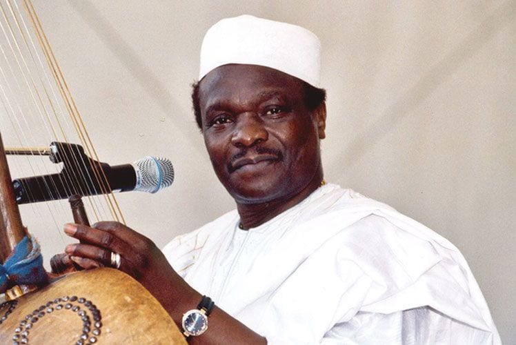 Mort kanté doingbuzz - Qui est Mory Kanté, le chanteur et musicien guinéen surnommé le griot électrique ?