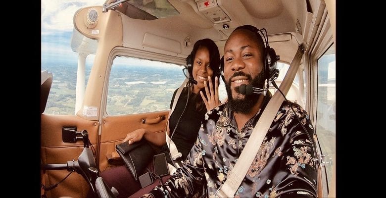 Nigéria: il devient le premier Noir à faire sa demande en mariage à bord d’un avion monomoteur