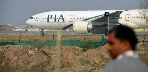 Pakistan : Un Avion De Ligne Avec Plus De 100 Personnes À Son Bord S&Rsquo;Écrase À Karachi