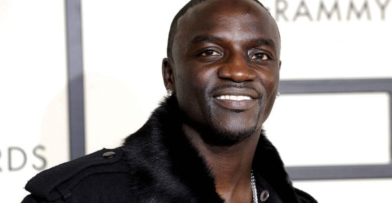 Voici Quelques Photos De Akon Entouré De Ses Enfants