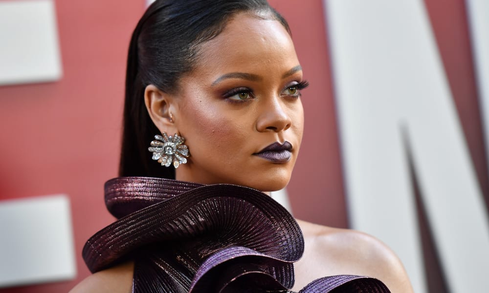 Rihanna Célèbre Les Quinze Ans De La Sortie De Son Premier Single