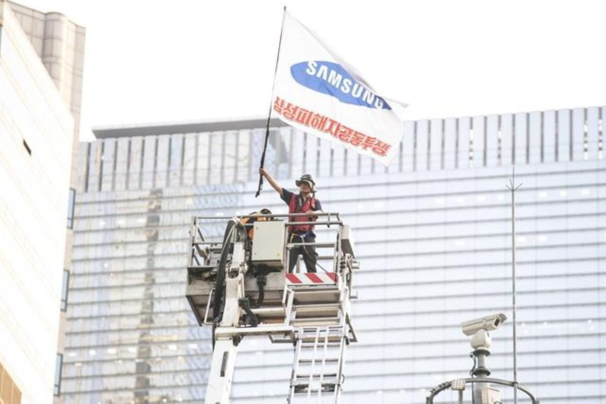 Samsung : un ex-employé passe plus d’un an au sommet d’une tour pour protester contre son licenciement