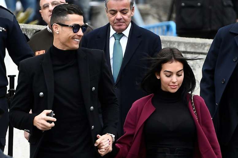 Tresse Collée : Cristiano Ronaldo A Récemment Créé La Surprise Et Sa Chérie En Est À L’origine !