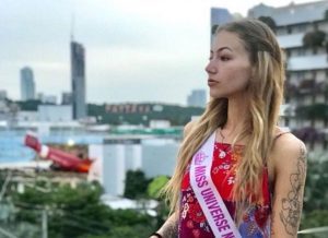 Une Finaliste De  Miss Univers Se Suicide