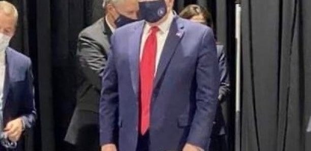 Voici La Première Photo De Donald Trump Portant Un Masque